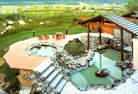 Outdoor bath (open-air bath)/ Bath without a roof